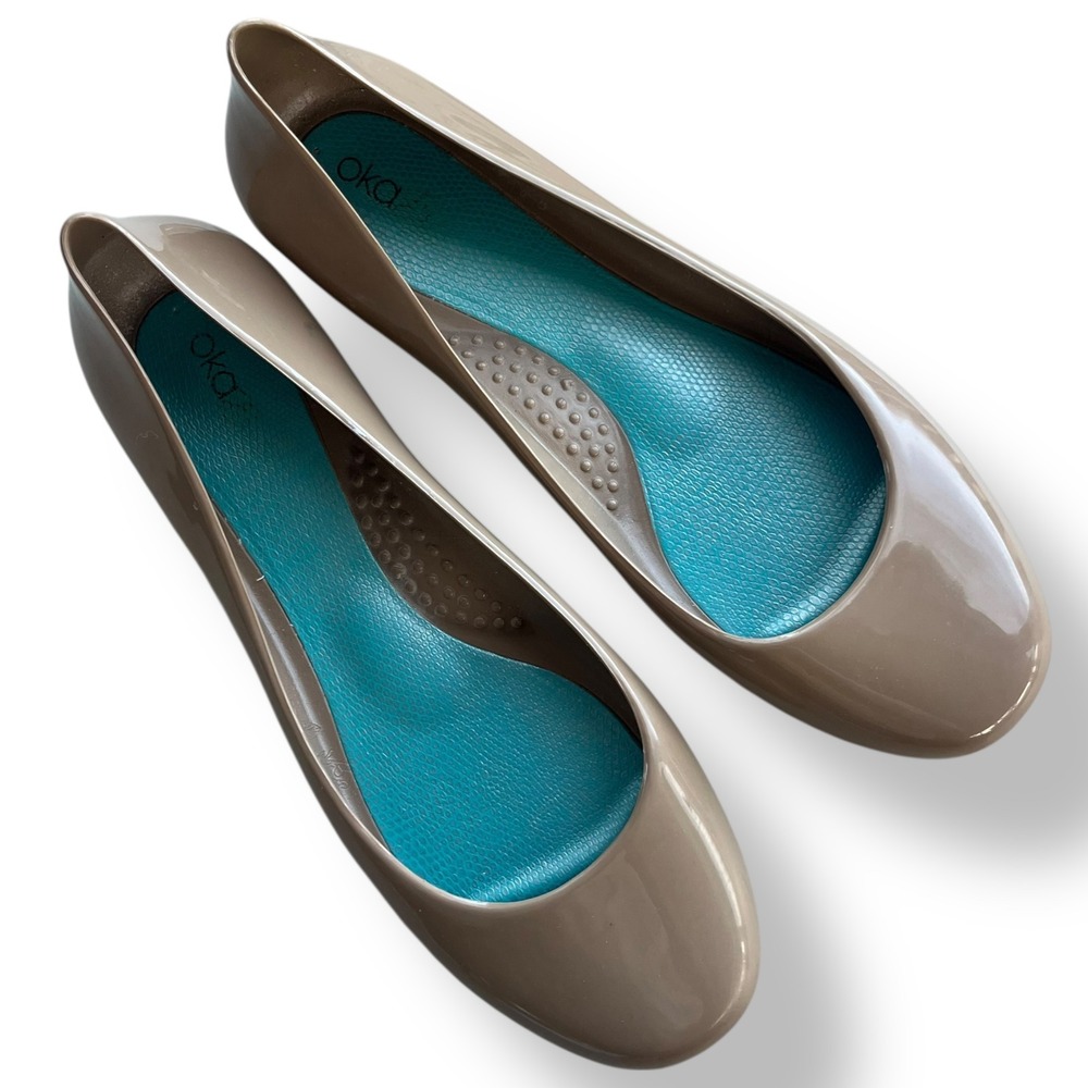 OKA B Women's 9 Beige Tan Chai Taylor Jelly Shiny Ballet Flats Waterproof Casual